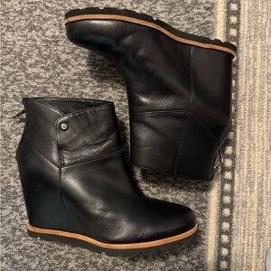 Ugg wedges 8.5